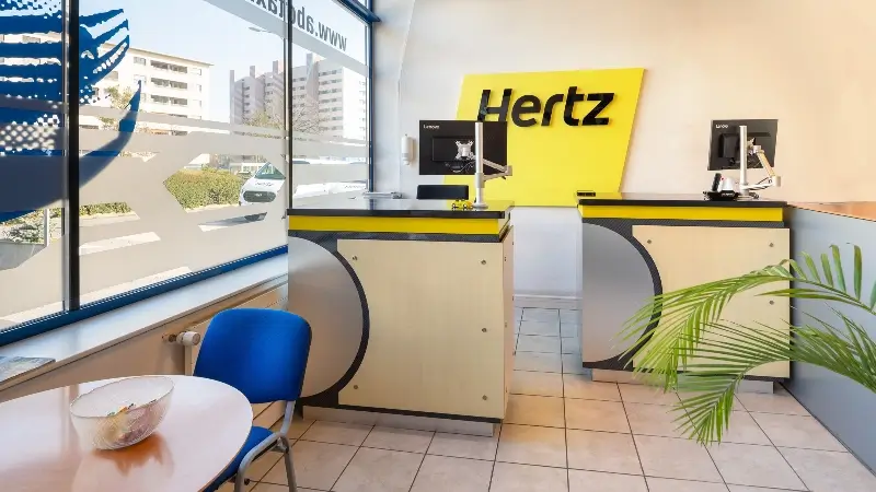 Hertz Brest Aéroport Guipavas photo agence