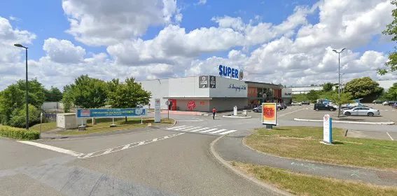 Location Super U LE BOURGNEUF LA FORET photo