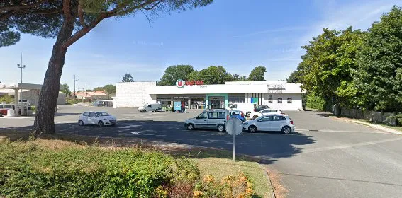 Location U Express SURGERES photo