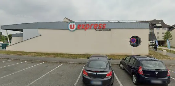 Location U Express VANNES photo